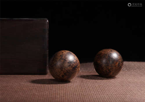 A PAIR OF CHINESE AGALWOOD CARVED HANDBALL