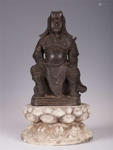 CHINESE BRONZE SEATED GUANGONG STATUE