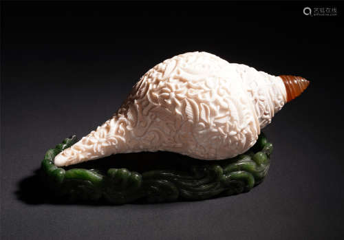 A FINE CHINESE CARVED CONCH SHELL TRUMPET