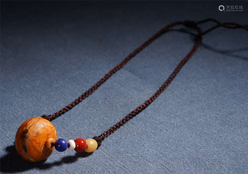 CHINESE ANCIENT AMBER CARVED NECKLACE