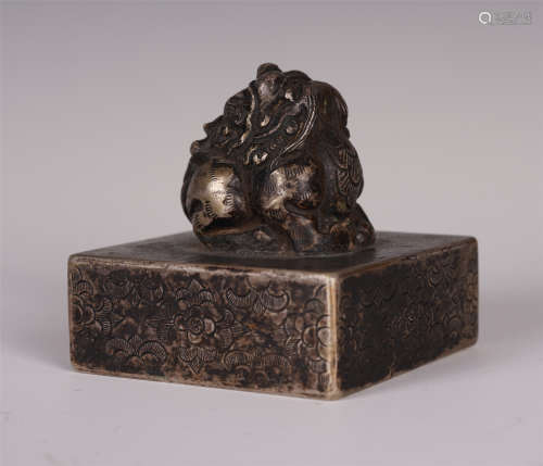CHINESE BRONZE CARVED BEAST SEAL