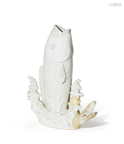 18世纪 白釉鱼化龙形花器