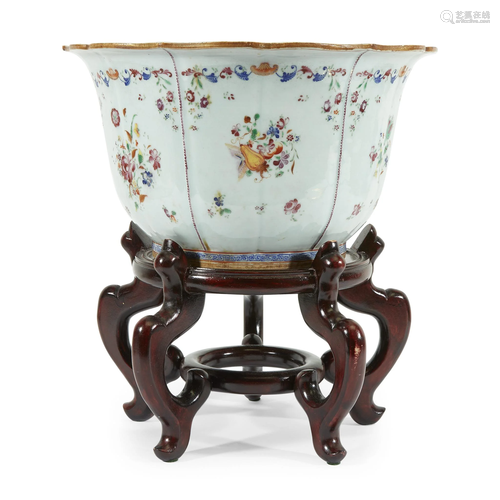 A Chinese export porcelain jardiniere, 18th/…