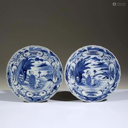 A pair of Japanese blue and white porcelain …