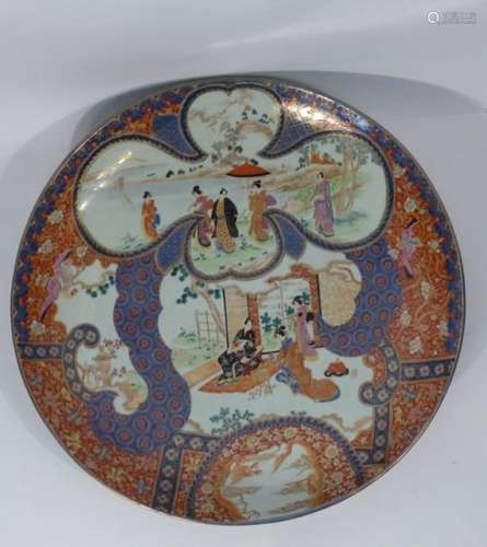 JAPON, Grand plat en porcelaine Imari