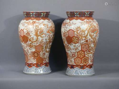 JAPON. Paire de vases Kutani