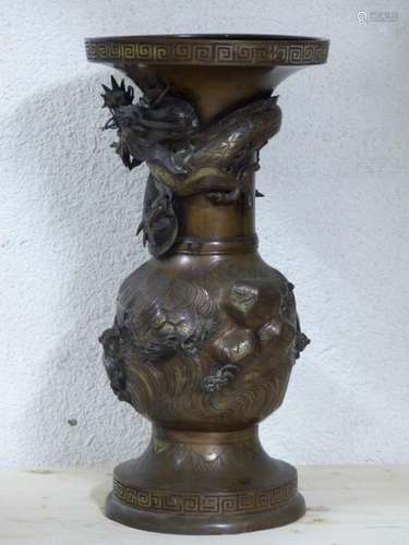 JAPON.Grand vase en bronze