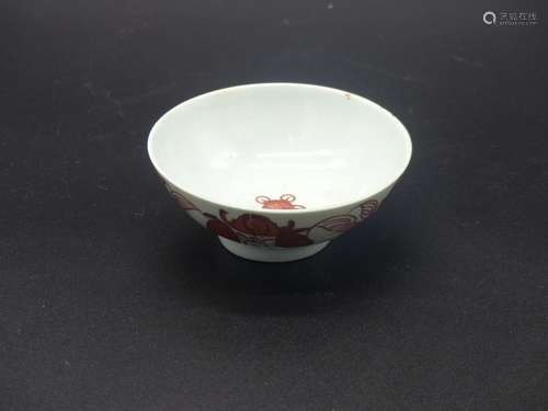 Chine. Bol en porcelaine rouge de fer