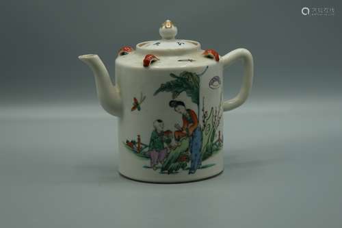 CHINE. Théière en porcelaine