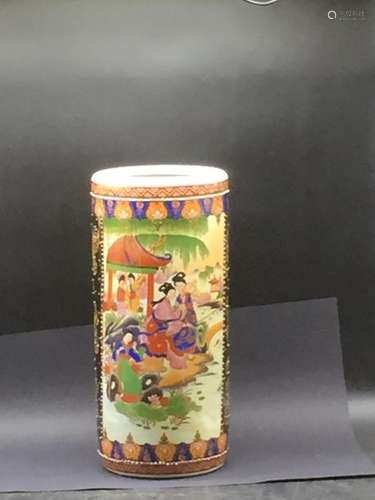 CHINE. Vase cylindrique en porcelaine