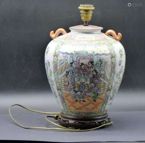 CHINE. Vase en porcelaine monté en lampe