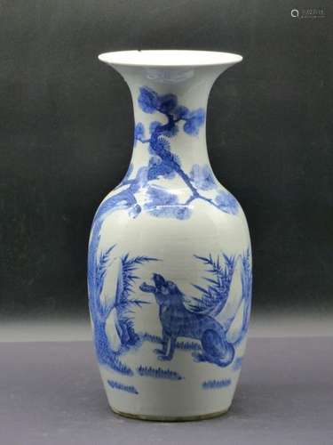 CHINE. Vase balustre en porcelaine