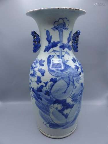 CHINE. Vase en porcelaine bleu blanc