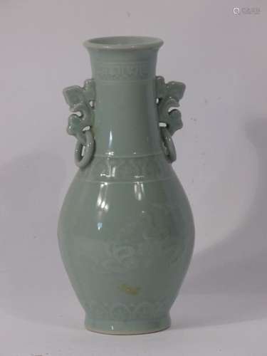 CHINE. Vase balustre en porcelaine