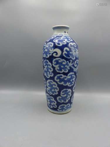 CHINE. Vase en porcelaine