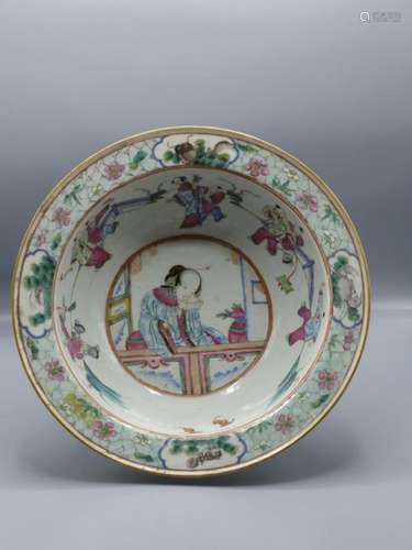 CHINE. Petit bassin en porcelaine