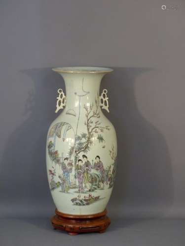 CHINE. Vase en porcelaine