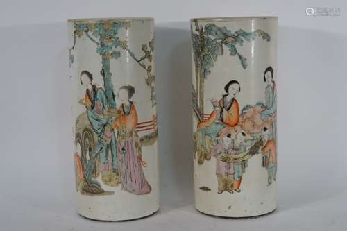 CHINE. Paire de vases cylindriques en porcelaine