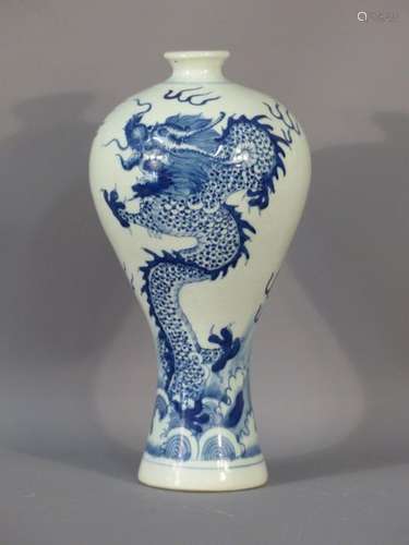 CHINE. Vase de forme meiping en porcelaine