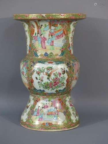 CHINE, Vase balustre en porcelaine de Canton