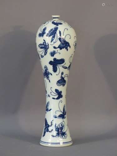 CHINE, Vase de forme meiping en porcelaine