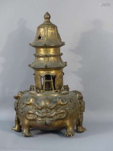 CHINE. Brûle parfum en bronze doré