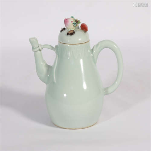 A Celadon Glazed Tea-pot Qing Dynasty