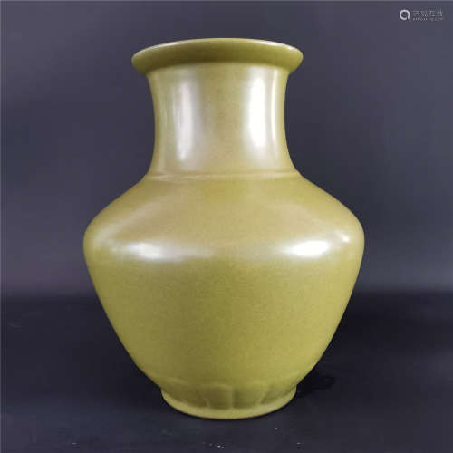 Tea Dust Glazed Vase Qing Dynasty