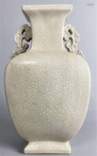 清雍正仿哥窑云龙双耳方瓶Chinese Qing Yongzheng Ge Yao style two ear square vase