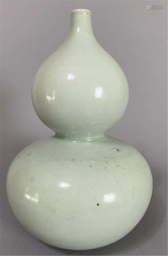 清道光单色釉葫芦瓶 Chinese Qing Daoguang celadon glazed double gourd porcelain vase