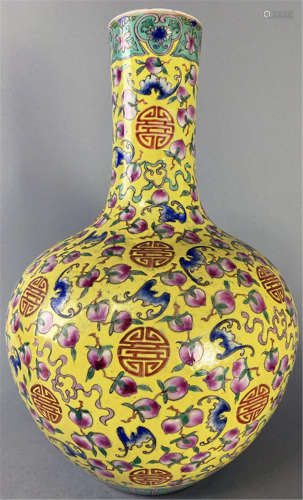 清光绪黄地福寿纹大赏瓶 Chinese Qing Guangxu yellow ground Fu Shou famille rose vase