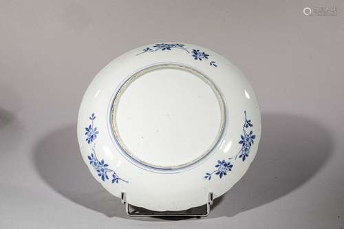 Assiette en porcelaine Imari à décor floral. \nJapo…