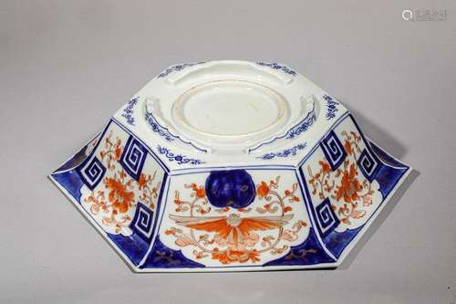 PLAT CREUX hexagonale en porcelaine Imari à décor …