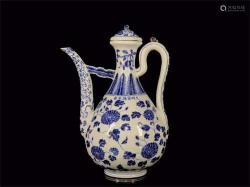 A Chinese Blue and White Floral Porcelain Ewer
