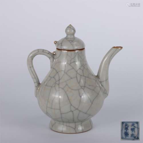 A Chinese Ge Kiln Porcelain Ewer