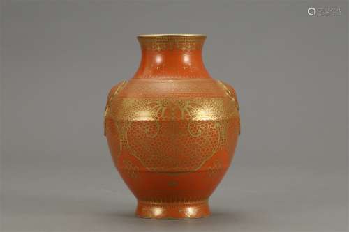 A Chinese Gild Alum Red Porcelain Vase