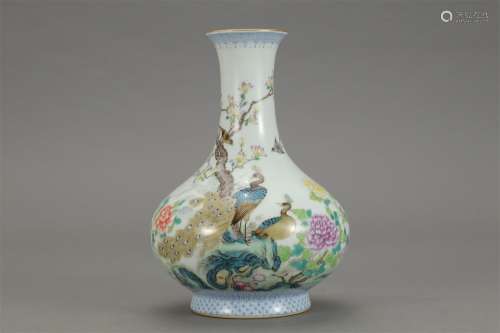 A Chinese Famille Rose Flower&Bird Pattern Porcelain Vase