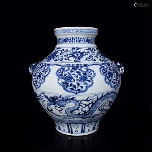A Chinese Blue and White Dragon Pattern Porcelain Jar