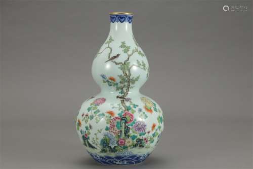 A Chinese Blue and White Famille Rose Flower&bird Pattern Porcelain Gourd-shaped Vase