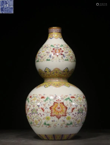 Republican Chinese Famille Rose Porcelain Vase