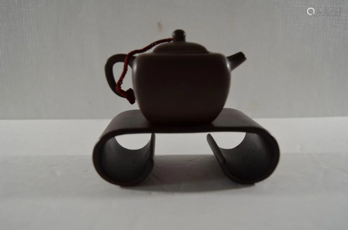 CHINESE YIXING ZISHA TEAPOT