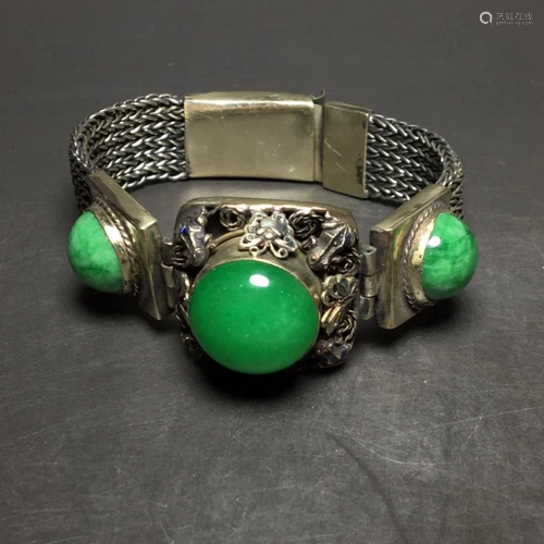 Chinese Bracelet w Green Stone