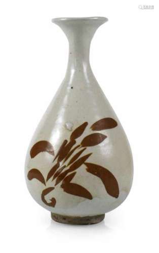 Feine Cizhou-Vase aus Steinzeug mit persimmonfarbenem Dekor von floralen Motiven