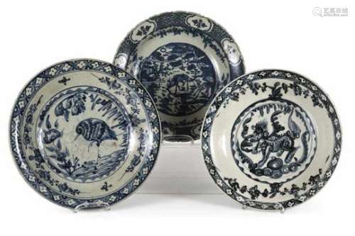 Drei unterglasurblaue Swatow-Schalen aus Porzellan
