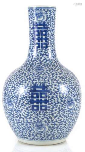 Unterglasurblaue Porzellanvase mit 'shuangxi'-Dekor