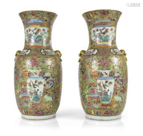 Paar Kanton-Porzellan Vasen mit 'Famille-rose'-Dekor