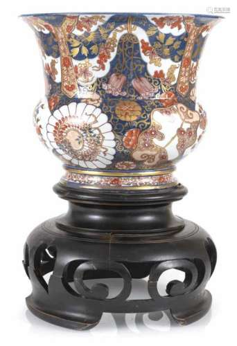 Großer Porzellan-Spucknapf aus Porzellan mit Imari-Dekor