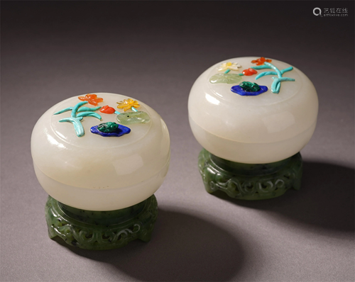 A PAIR OF CHINESE JADE CARVED GEM STON…