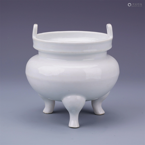 CHINESE WHITE GLAZED PORCLEAIN TRIPL…