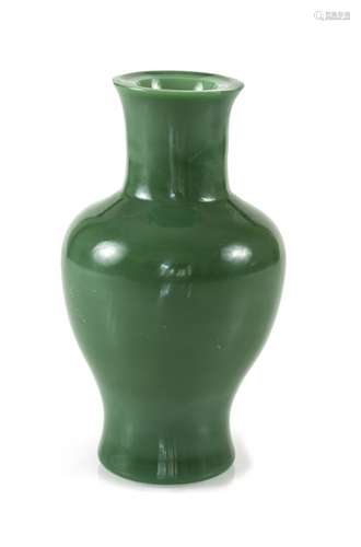 Vase aus grünem Pekingglas